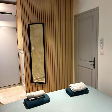 Holiday In Arles: Appartement De L'Amphitheatre Luaran gambar